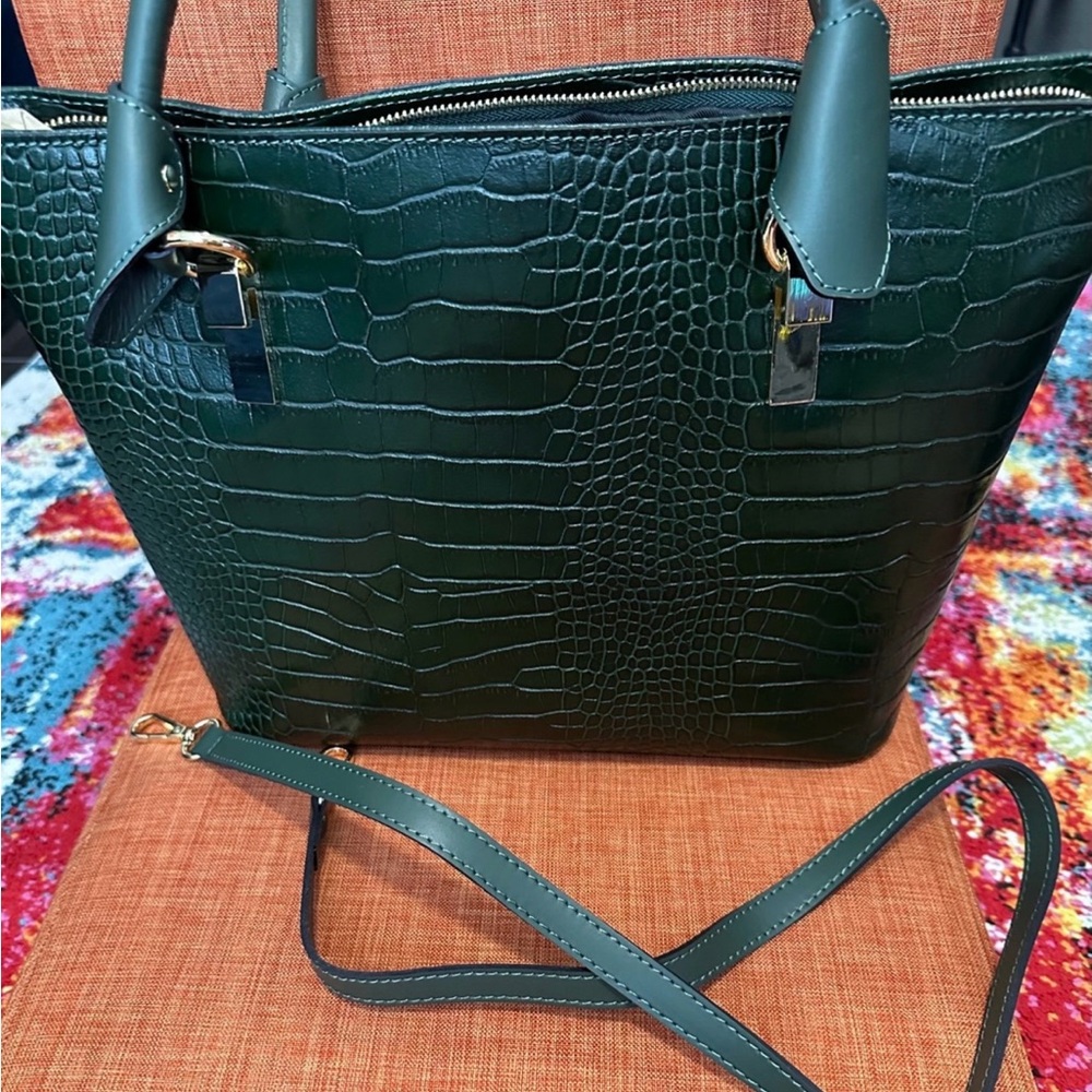 Elegant Green Crocodile-Embossed Tote Bag